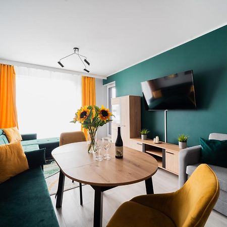 Апартаменты Uroczy Apartament Obok Sky Towera Вроцлав Экстерьер фото