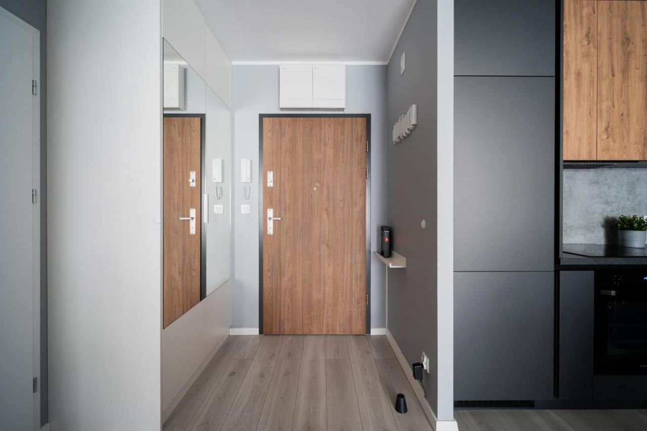 Апартаменты Uroczy Apartament Obok Sky Towera Вроцлав Экстерьер фото
