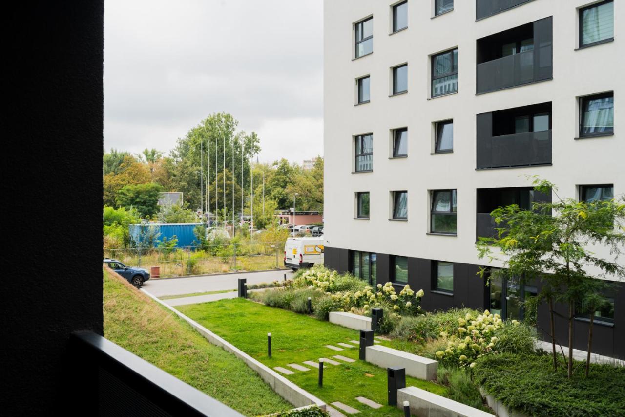 Апартаменты Uroczy Apartament Obok Sky Towera Вроцлав Экстерьер фото